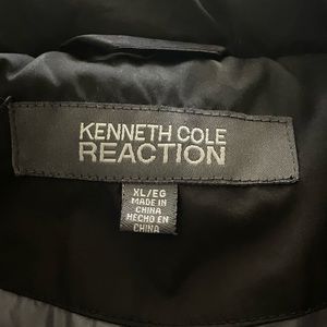 XL Black snow/puffer jacket. zipper and snap on buttons.